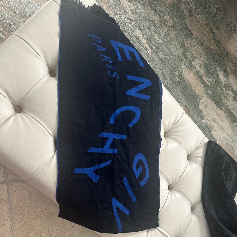 Givenchy Scarf made in Italy